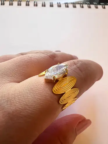 Gold adjustable ring with high quality zirconia