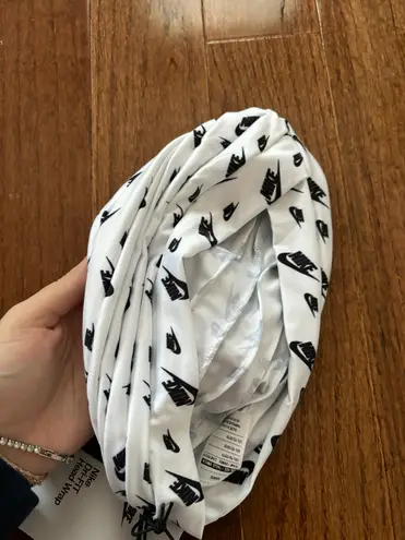 Nike Women's Printed Head Wrap-Black/White