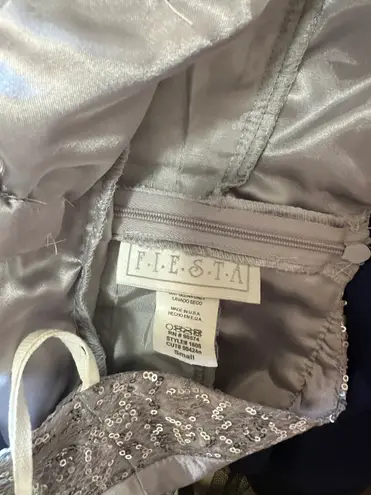 Fiesta Fashion Fiesta Sparkly Glitter Silver Metallic Deep V Halter Mini Homecoming Dress - S