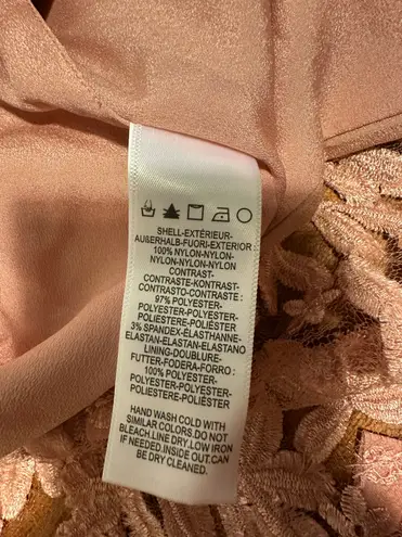 Dress the Population NWT Darleen V-neck Embroidered Cocktail Blush Dress Small