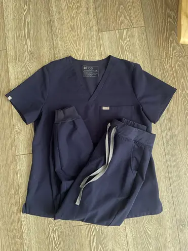 FIGS Navy Scrub Set