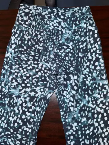 Old Navy Active High Waisted 7/8 Go-Dry Balance Leggings Size Medium