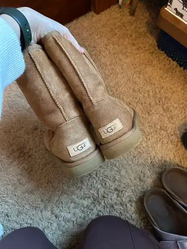 UGG 