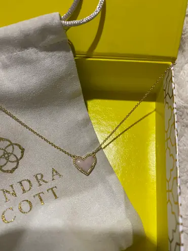 Kendra Scott Ari Heart Gold Pendant Necklace in Rose Quartz