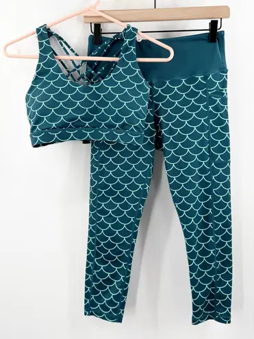 Constantly Varied Gear Set Size Small CVG Siren Capri Leggings & Sports Bra Green