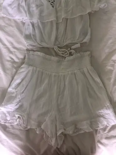 American Eagle White Top And Shorts Set