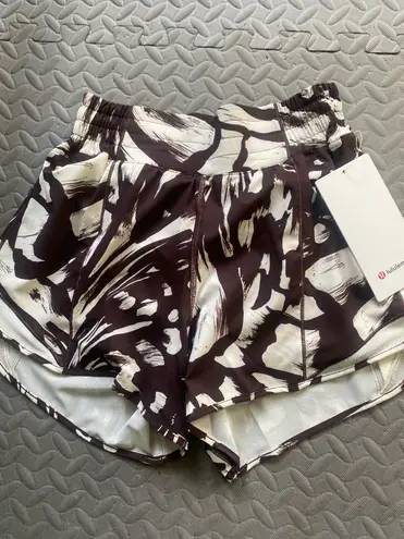 Lululemon Hotty Hot Shorts 4”