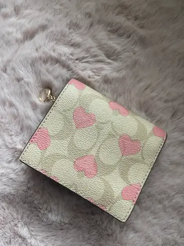 Coach Snap Wallet In Signature Canvas With Heart Print