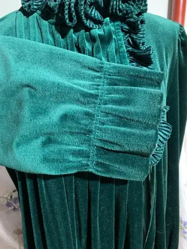 Unique Vintage Green Velour Dressing Gown