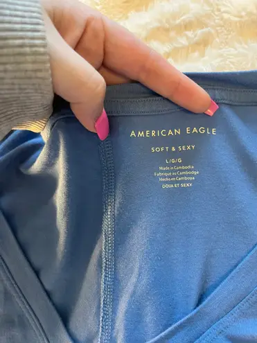 American Eagle tshirt