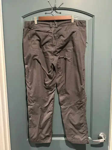 The North Face Women's Casual Asphalt Gray Hiking Nylon Pants Sz 12 Short