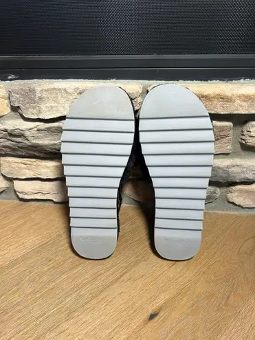 Koolaburra by Ugg women’s size 10 platform sandal slides slippers