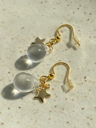 Handmade clear Czech glass teardrop & gold stainless star cute dangle earrings 🤍🌟