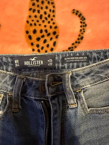 Hollister Ultra High Rise Mom Jeans