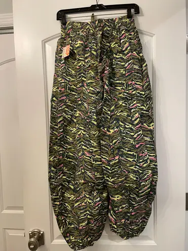 Free People Movement NEW  ZEPHYR PANTS SIZE XS!