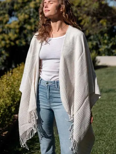 New Mersea Classic Travel Wrap Sea Salt Cream Travel Pillow Bag OS Fringe Shawl Size undefined