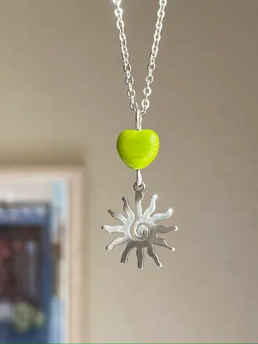 Handmade retro vintage boho funky style quality Czech glass heart & sun necklace☀️💚
