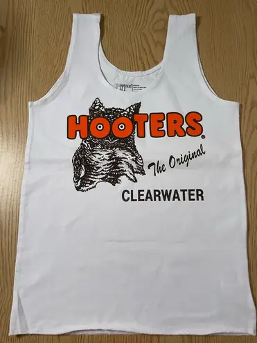 Hooters B46-9 New Girl Uniform Tank from Clearwater Florida size Medium w/Flaw