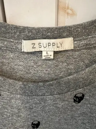 Z Supply T-shirt Grey With Small Black Skulls Medium/ Large