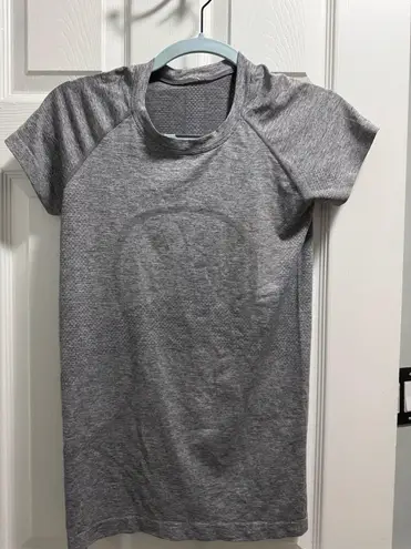 Lululemon  Swiftly Tech Short Sleeve - Image 3