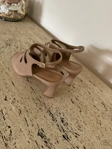 Bernardo NWOB Nili Suede Cut Out Sandal. MSRP $248