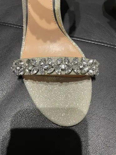 Badgley Mischka NWOT Ramira Jewel Crystal Floral Embellished Rhinestone Ankle Strap Sandals Heeled Prom