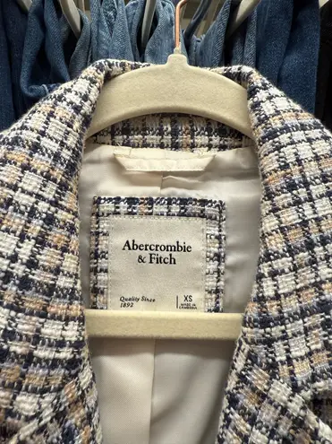 Abercrombie & Fitch Abercrombie Cropped Navy Tweed Plaid Blazer thumbnail 3