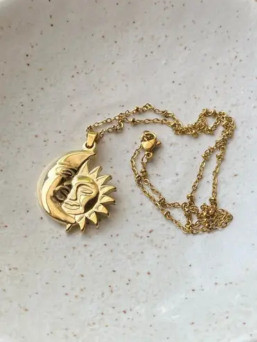 Handmade gold tone stainless steel whimsical vintage boho style sun & moon necklace🌛🌞