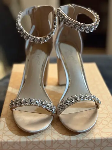 Badgley Mischka Jewel Champagne Heels 6.5