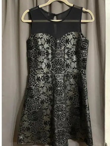 NWT MAURICES WO SIZE Small Black velvet accent design Silver Metallic dress