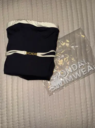 Monday Swimwear MIAMI ONE PIECE - BLACK/IVORY Size v