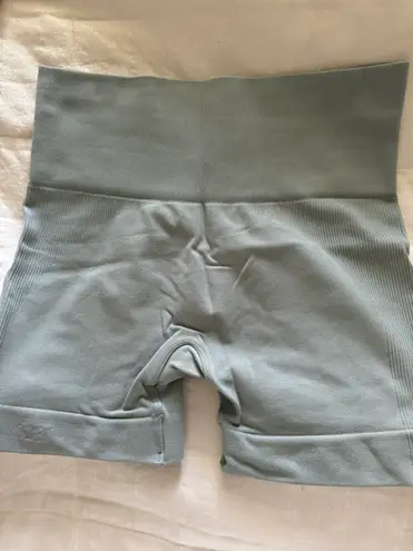 SET active Shorts