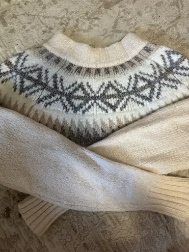 American Eagle Outfitters Sweater