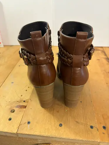 American Eagle Braided Buckle Side Zipper Carmel Brown Boots Heels 3 3/4”