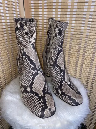 Steve Madden Evana Snakeskin Reptile Print Black White Heeled Boots