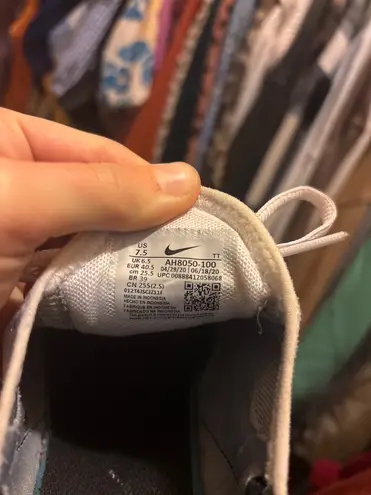 Nike  Air Max 270 - Image 4