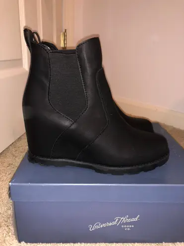 Universal Threads Booties