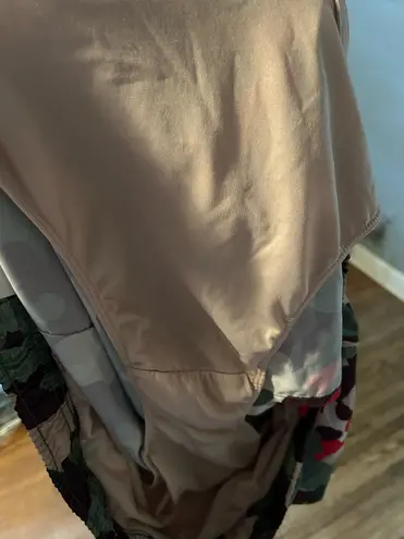 Old Navy  Camo Print Lined Active Shorts - Image 4