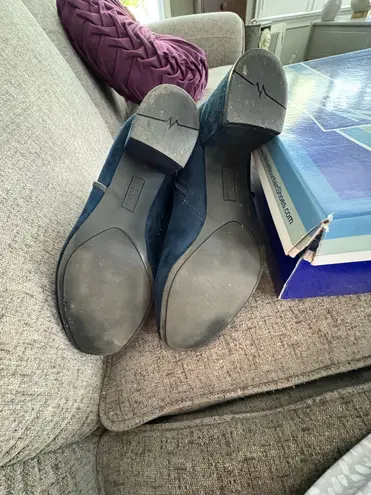 White Mountain size 9 blue suede boots