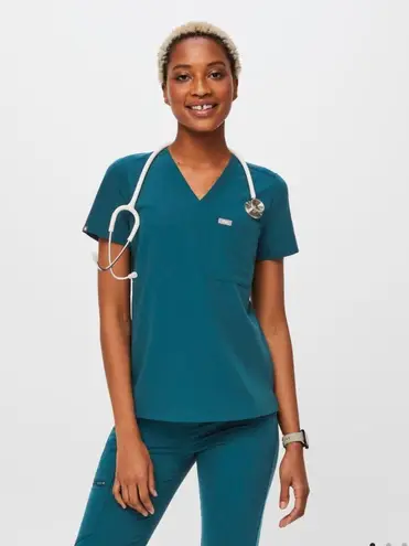 FIGS Scrubs Set