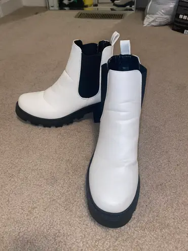 Forever 21 White And Black  Chelsea Boots