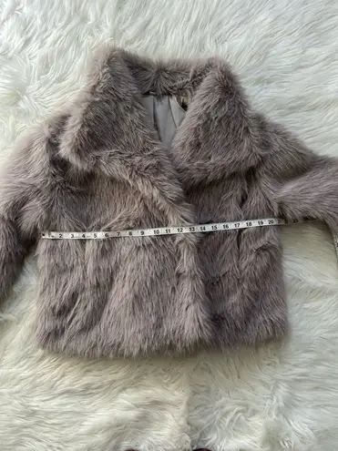Stylish faux fur jacket in a chic gray color