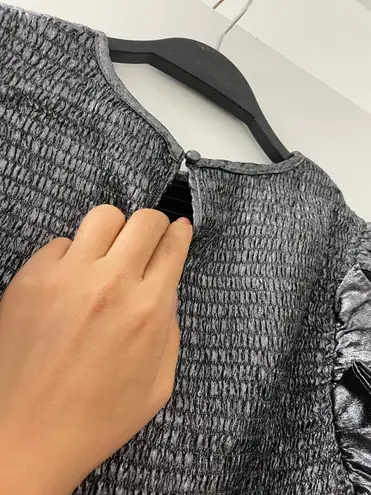 TCEC | NWOT | Metallic Smocked Puff Sleeve Top | M | Dark Grey | CT7721