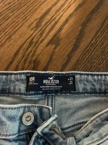 Hollister Ultra High-Rise Mom Jean