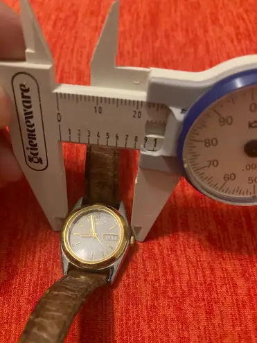 Seiko Women’s two toned stainless steel day date vintage wr wrist watch!