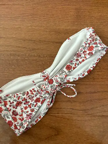 Abercrombie & Fitch NWOT  white strapless bikini top with red floral print