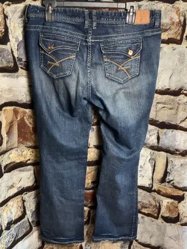 Amethyst Ripped Faded Stretch Jeans Wm 16