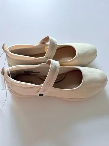 JSPORT Women’s Mary Jane Shoes Cream Beige Casual Flats Arch Support Sz 10 New Tan