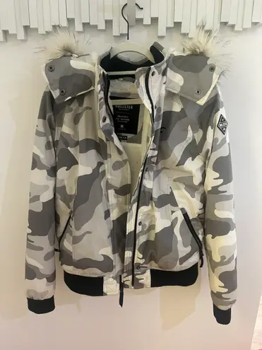 Hollister camo bomber jacket hotsell