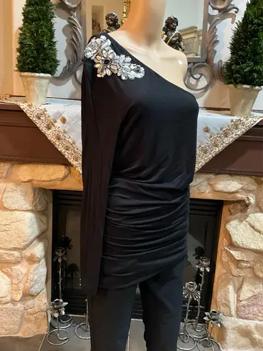 Vertigo black one shoulder sequin top